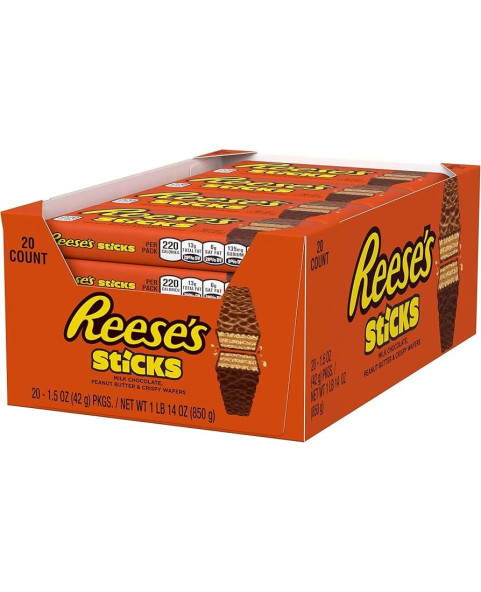 REESE'S STICKS 20 x 42 g – Crispy peanut butter wafers covered with milk chocolate.